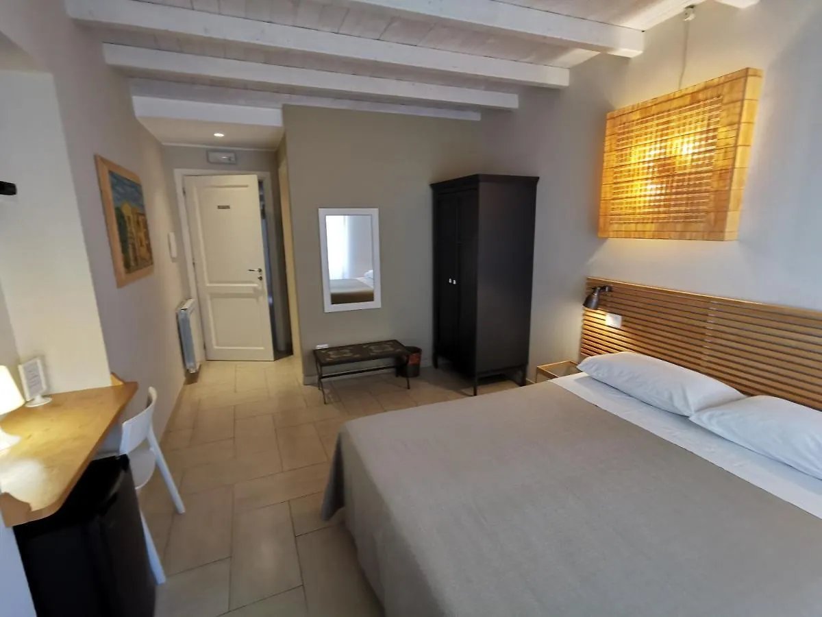 לינה וארוחת בוקר מילאצו B&B Re Umberto