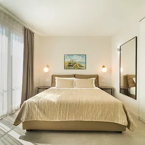 https://garda-room-peschiera-del-garda.hotelinveneto.com